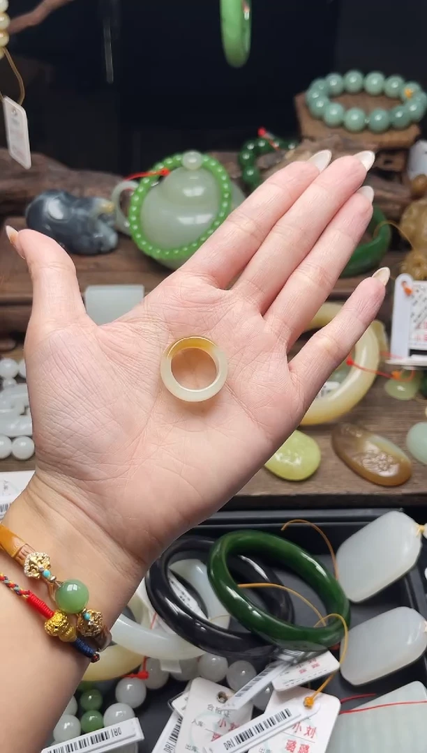 未镶嵌戒指和田玉且末金山糖白 16圈