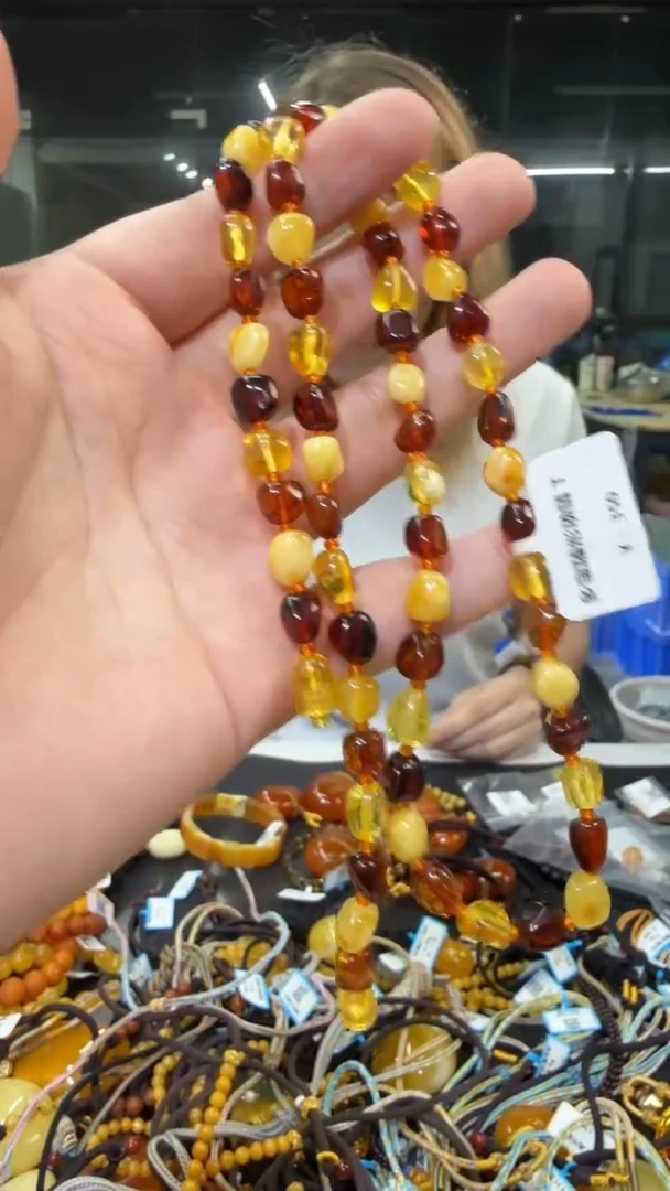琥珀颈饰未镶嵌假一罚三