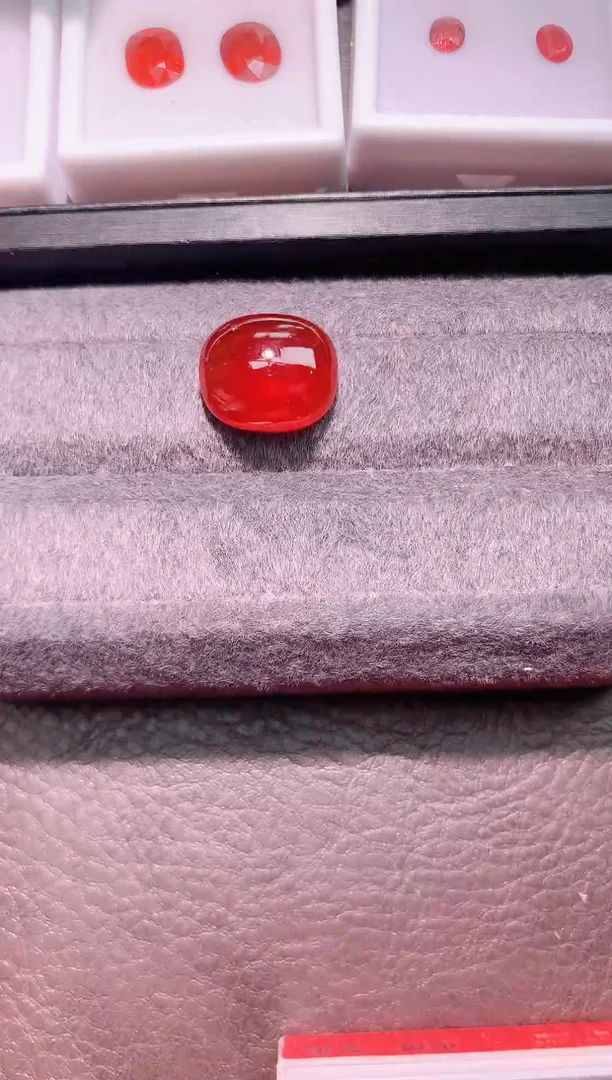 未镶嵌珠宝半成品石榴石（芬达石）21.6ct