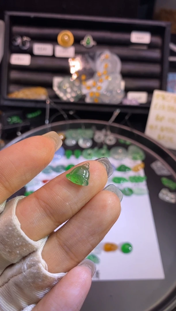 翡翠挂件未镶嵌貔貅