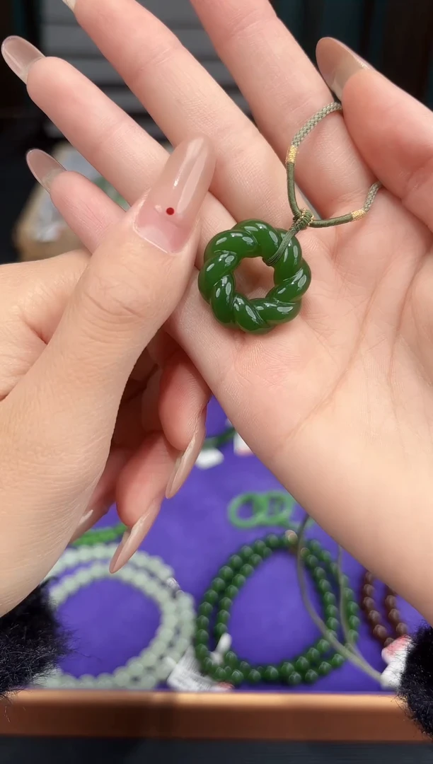 吊坠(赠链)未镶嵌和田玉和田玉时来运转圈吊坠多样性发一