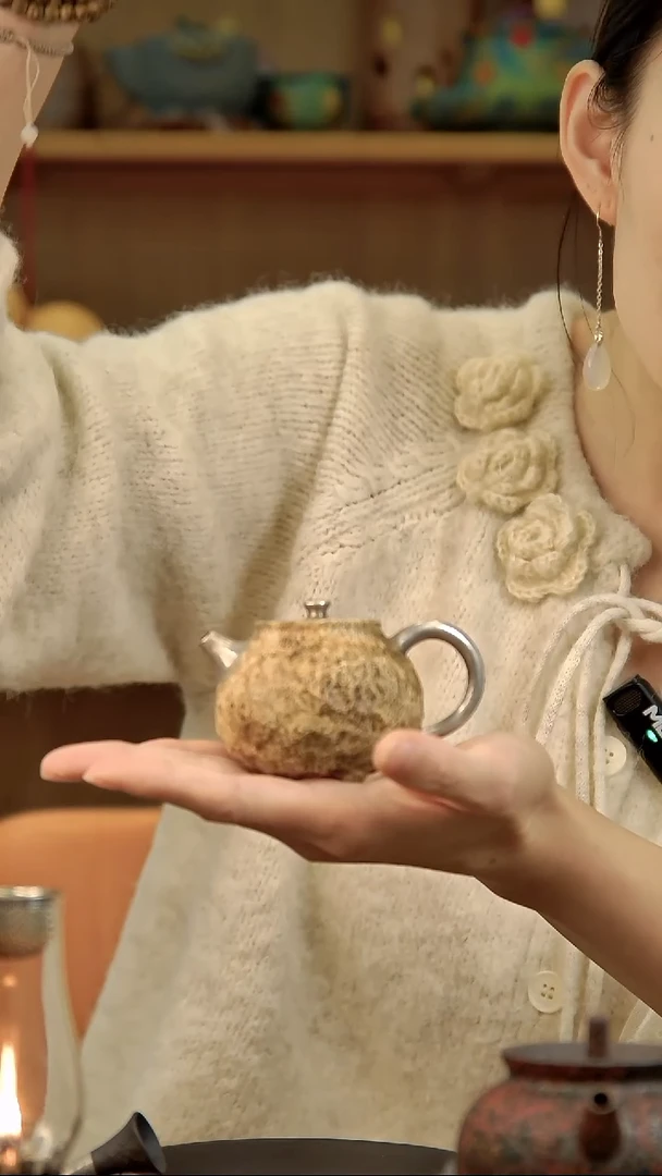 言野手作 粉引仿古锤纹三足壶