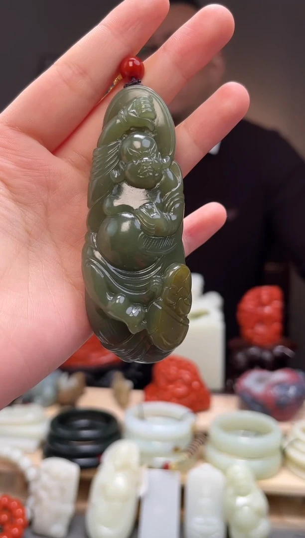 颈饰未镶嵌和田玉吊坠