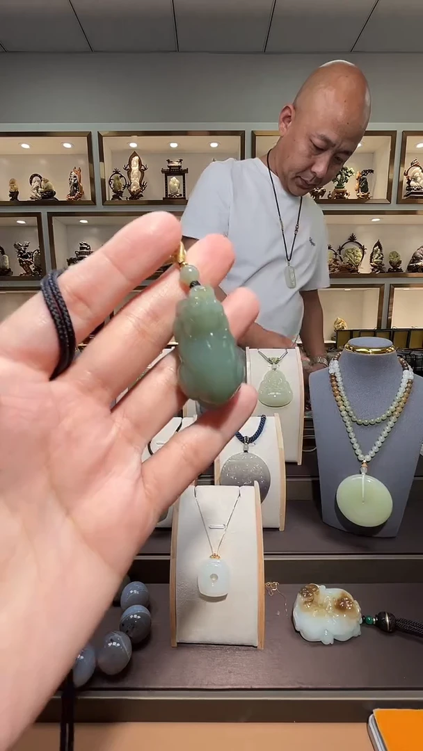 和田玉未镶嵌颈饰苏