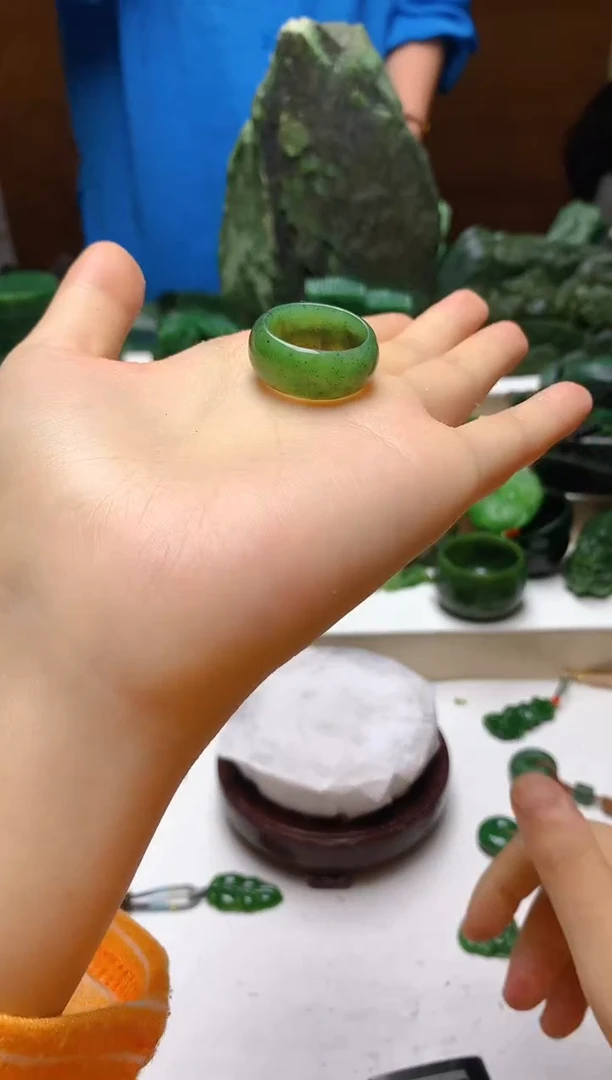 未镶嵌和田玉（碧玉）珠宝半成品随机发货一个