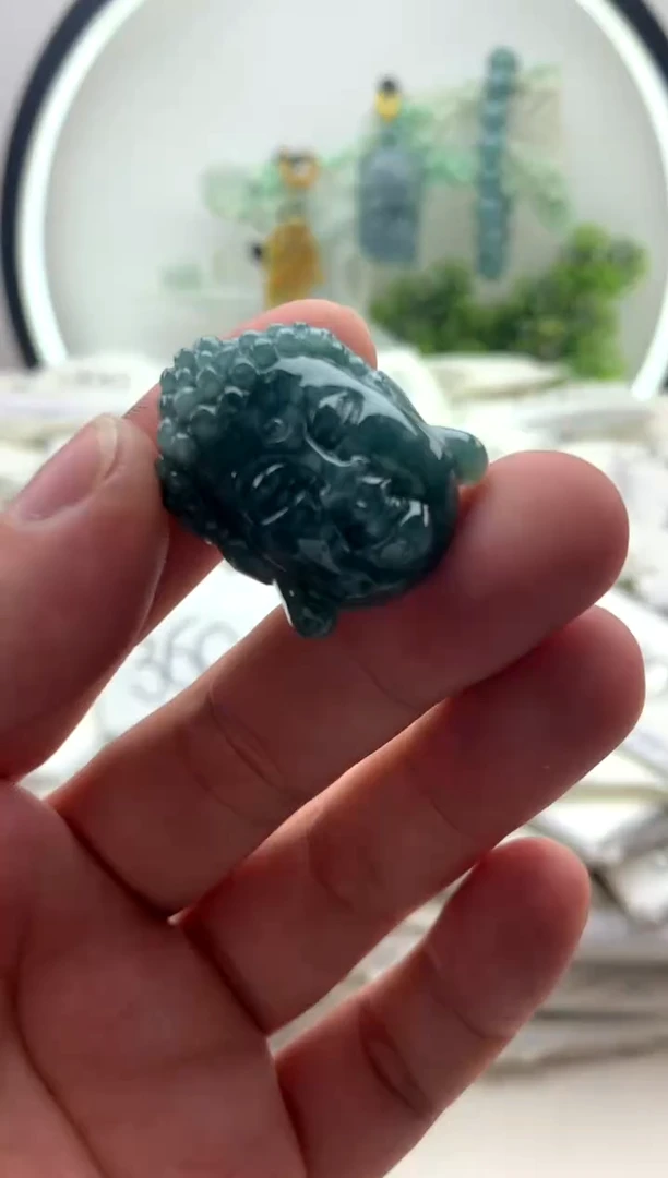 翡翠未镶嵌颈饰佛头