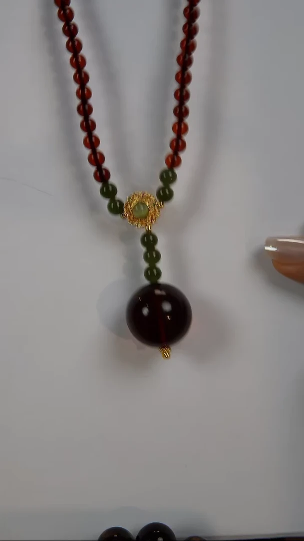 琥珀颈饰未镶嵌天然缅甸血珀单珠项链设计款