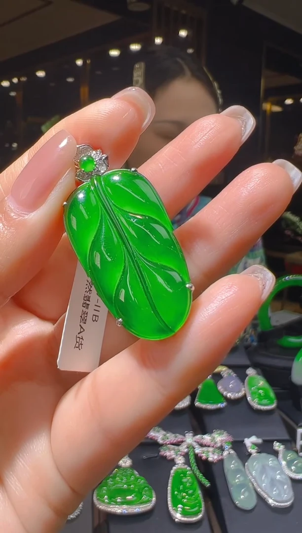 【闪购商品】翡翠项链18K金镶嵌154     