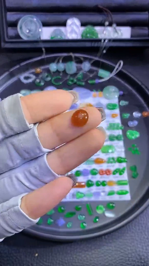 未镶嵌挂件翡翠蛋面