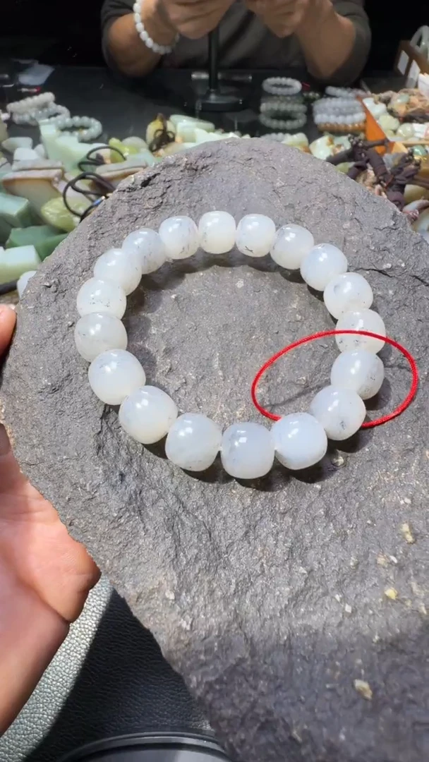 颈饰未镶嵌和田玉童****美手串