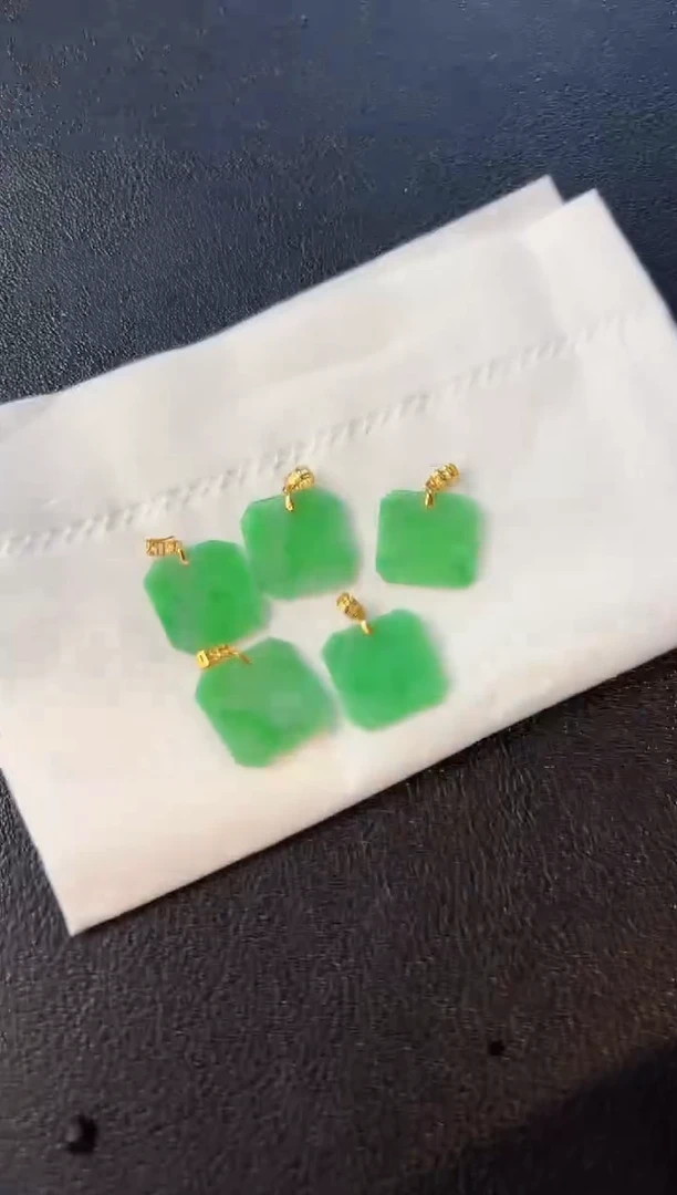 【闪购商品】翡翠颈饰18K金镶嵌23含链 缅料A货/多样性发货/一件