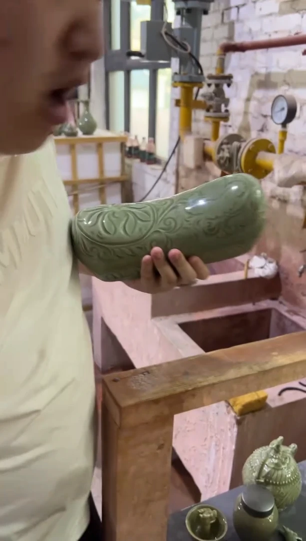 耀州窑青瓷莲纹枕头