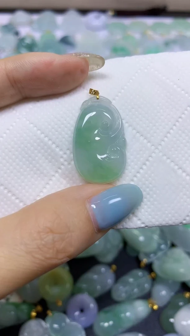 翡翠18K金镶嵌颈饰天然翡翠A货