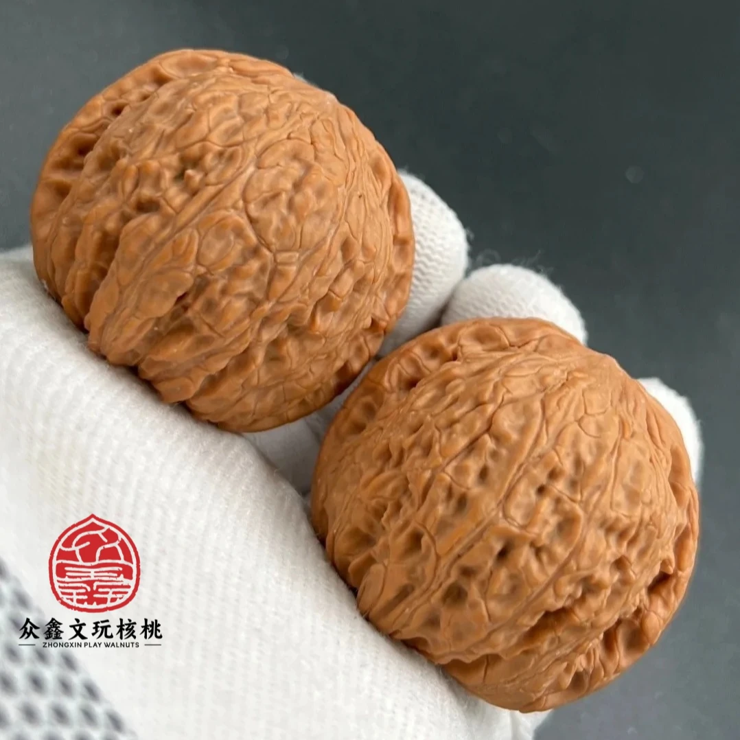 众鑫清华哥--泥鳅背文玩核桃44.45左右尺寸纹路浅好打理上色快