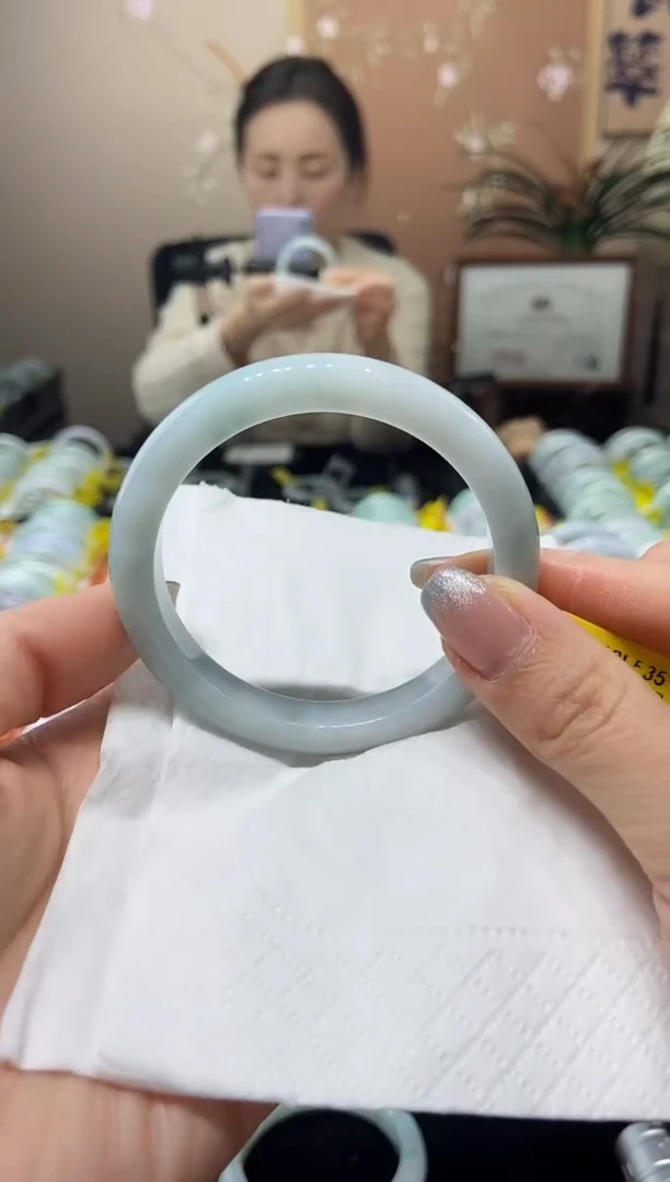 【闪购商品】翡翠手镯未镶嵌53.5圈口