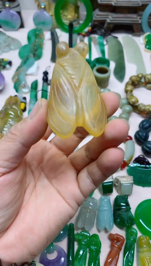 【闪购商品】白玉菩提吊坠直播间的实时画面