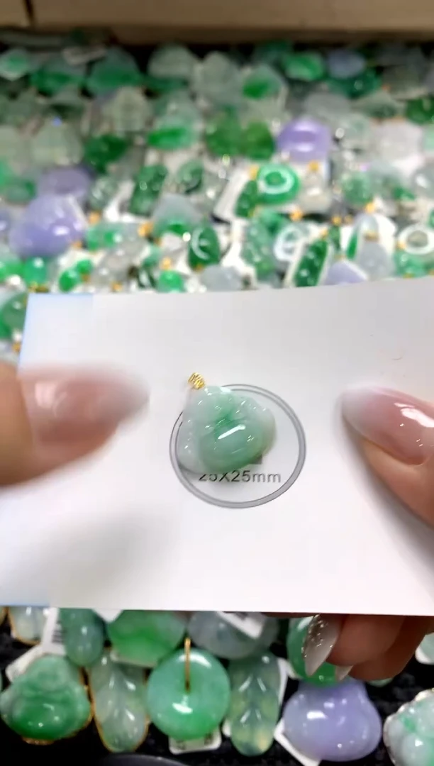 颈饰18K金镶嵌翡翠1111111111111111