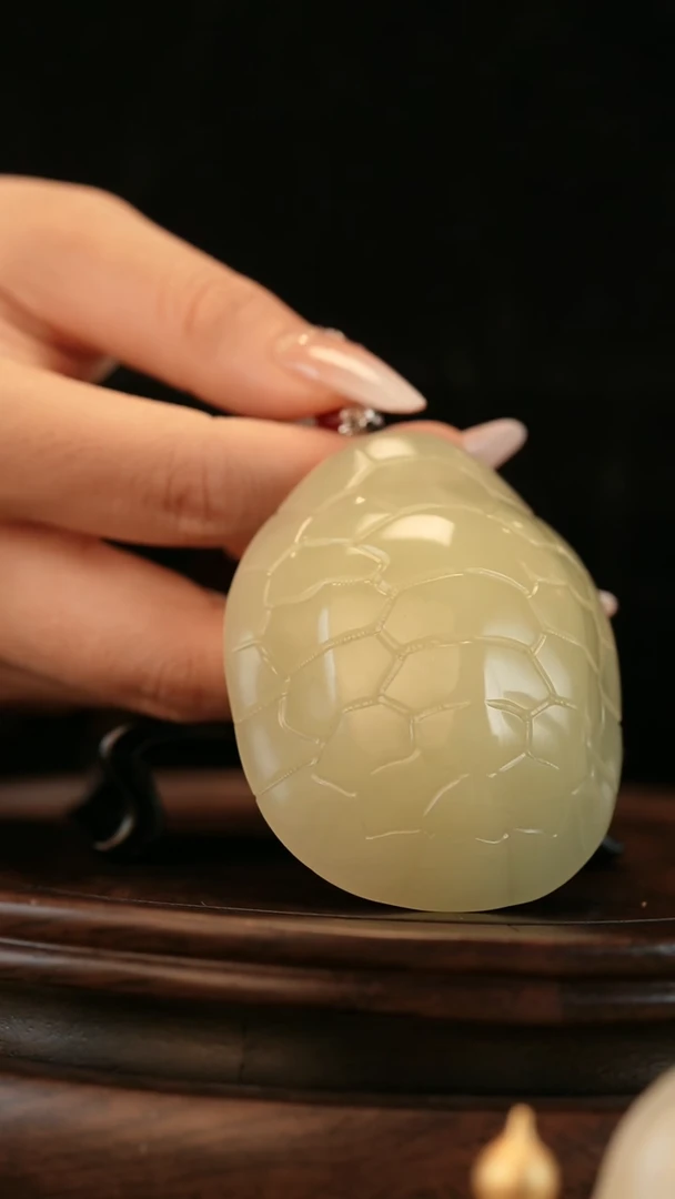 云南石竹叶青雕刻：富甲天下