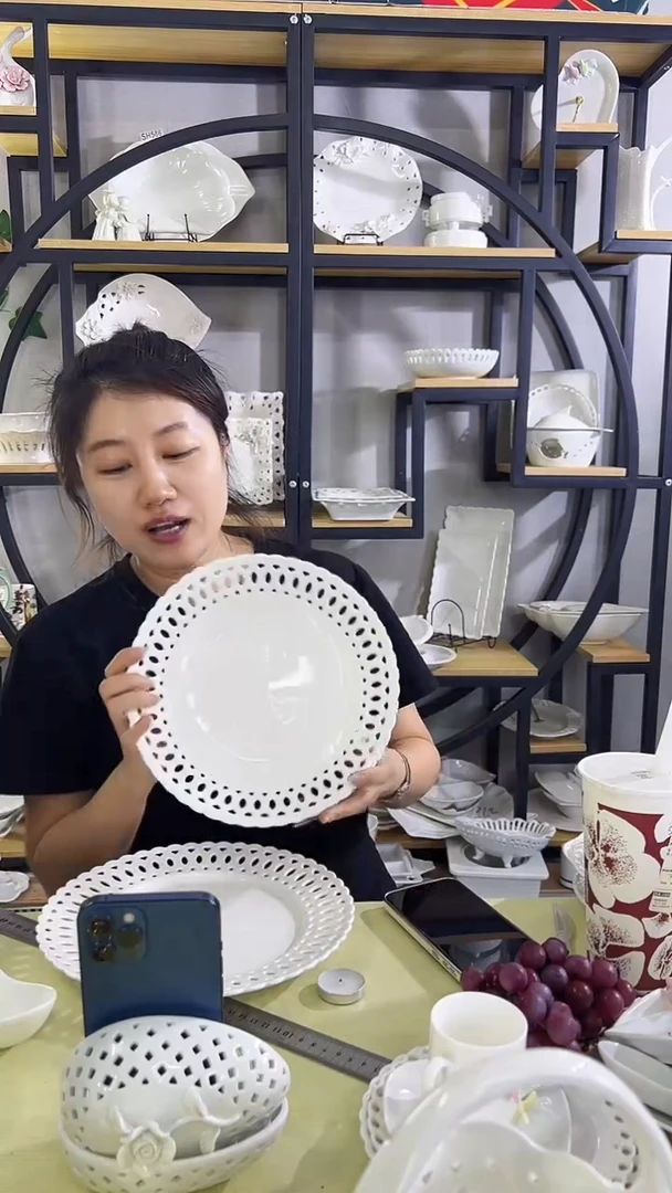 陶瓷水滴形镂空大盘