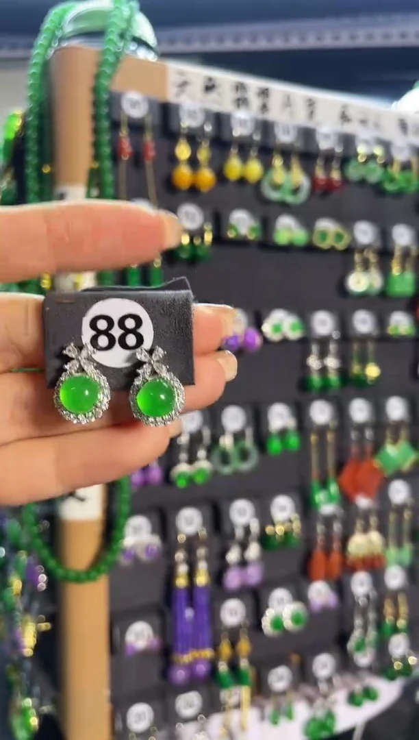 【闪购商品】翡翠耳饰银S925镶嵌88....