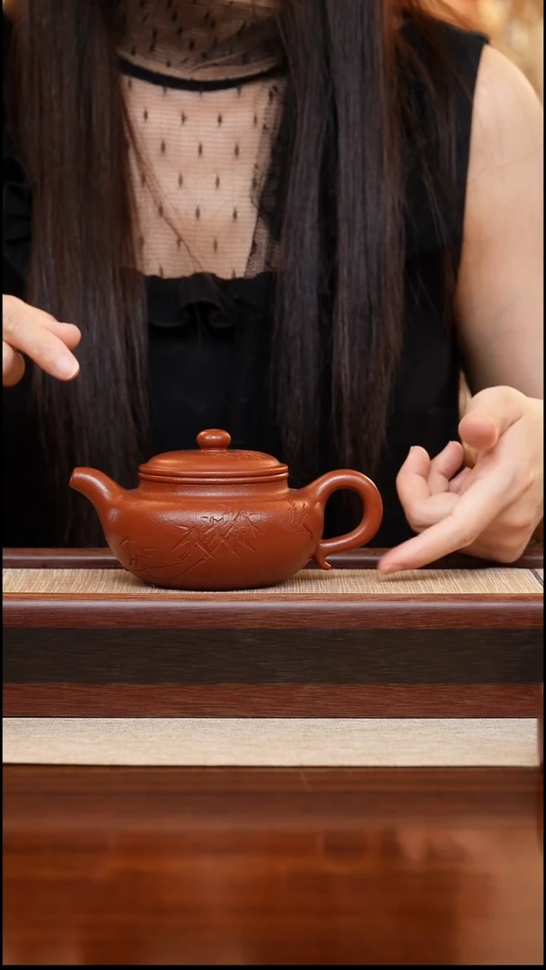 朱泥刻绘仿古280cc宜兴手工紫砂壶