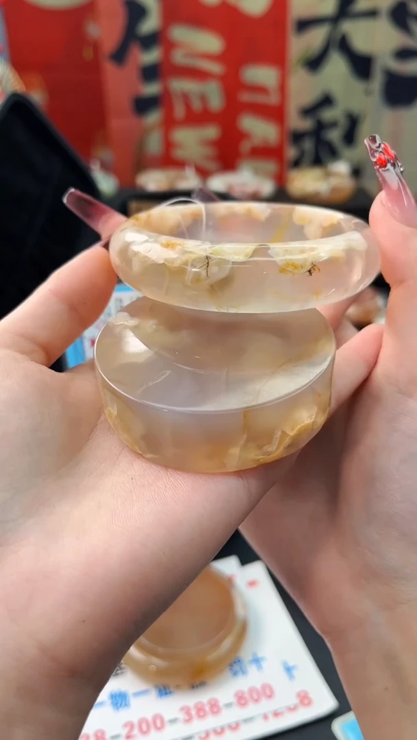 【闪购商品】石英质玉手镯未镶嵌赠送镯心(63圈口