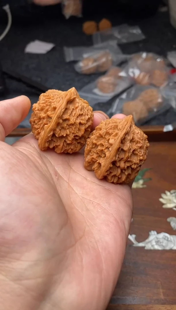 【闪购商品】文玩核桃把件A225号43尺满天星