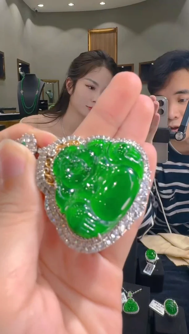 【闪购商品】翡翠吊坠(赠链)银S925镶嵌天然翡翠A货多样性发一件