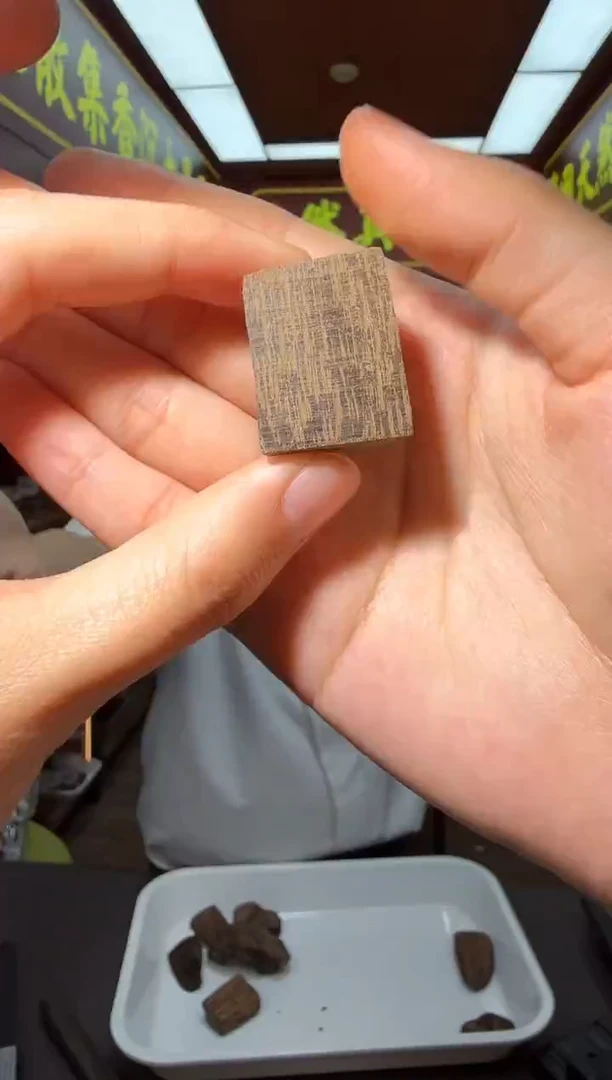 沉香吊坠46号多样性发一