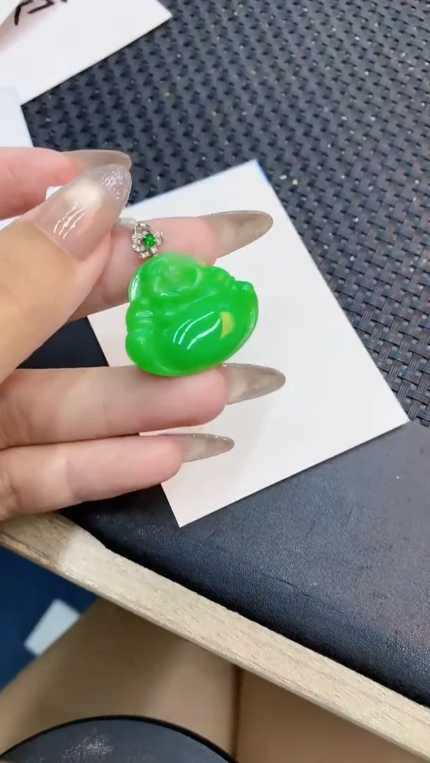 颈饰18K金镶嵌翡翠1