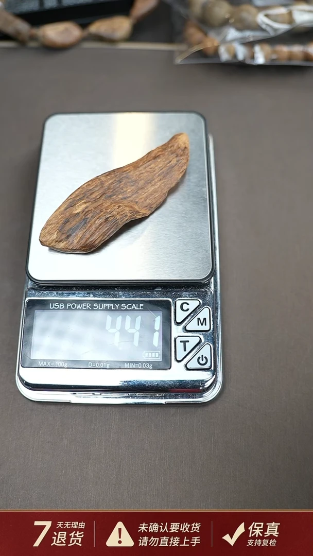 沉香吊坠马拉ok沉香吊坠4.4克