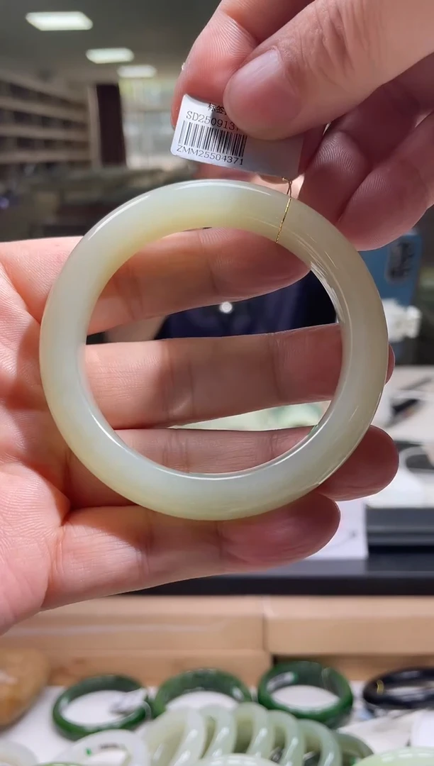 未镶嵌手镯和田玉57圈口 4371