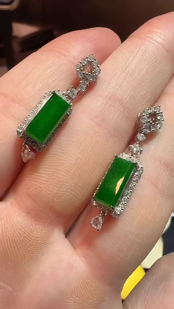 【闪购商品】翡翠耳饰18K金镶嵌耳坠