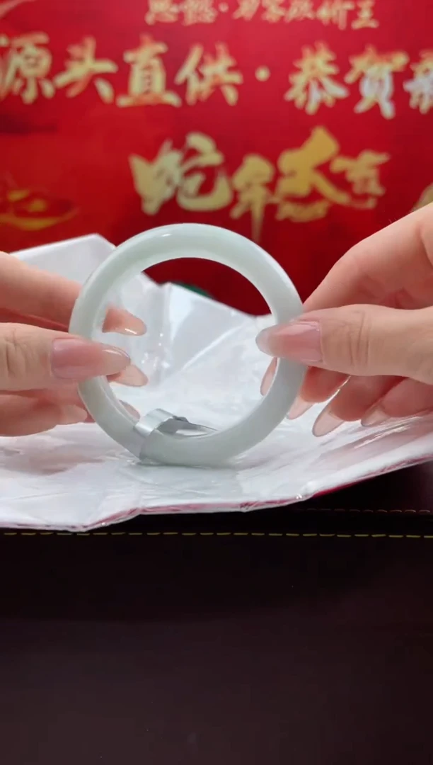 【闪购商品】翡翠手镯未镶嵌10翡翠手镯（微瑕）