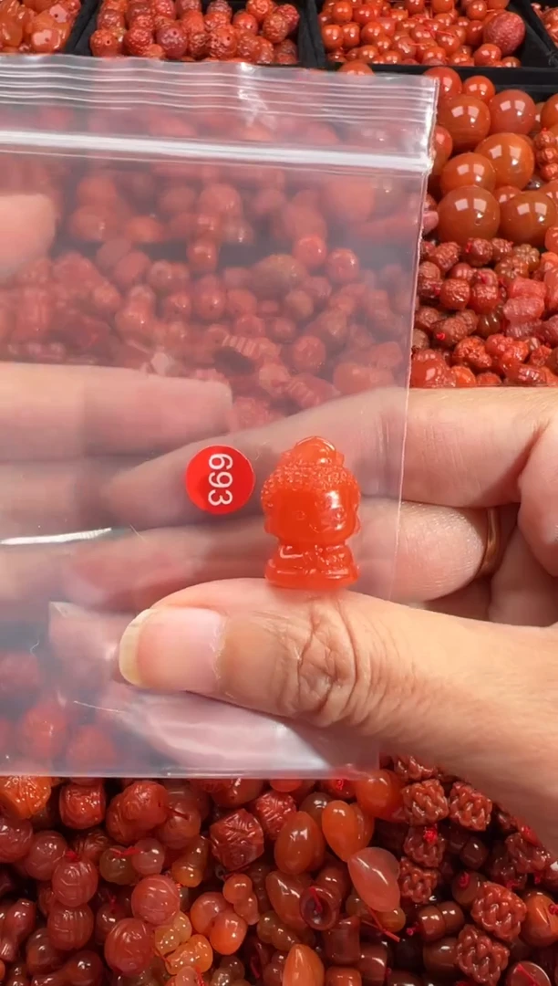南红玛瑙未镶嵌颈饰1