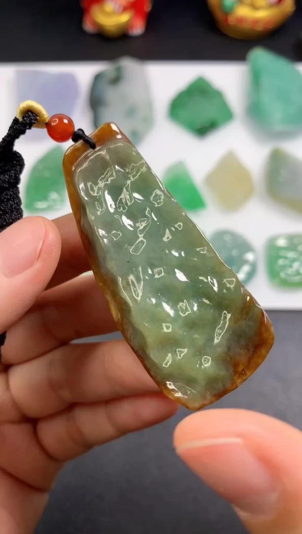 颈饰未镶嵌翡翠