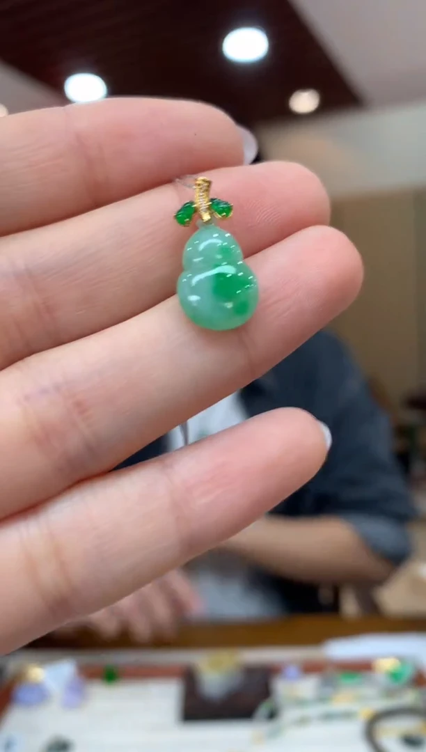 吊坠(不含链)18K金镶嵌翡翠葫芦