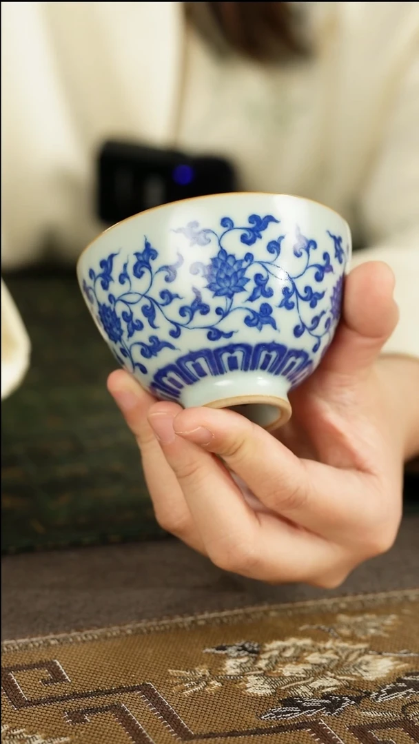 善窑厂汝窑青花缠枝莲鸡心杯