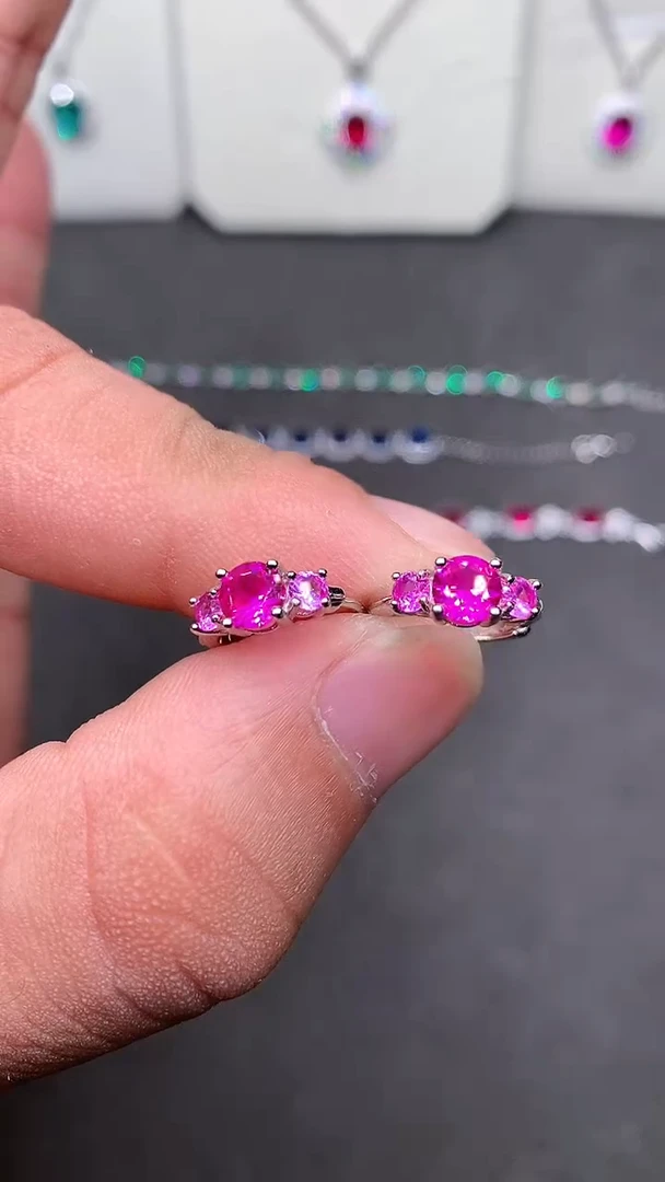 【闪购商品】尖晶石耳钉银S925镶嵌......