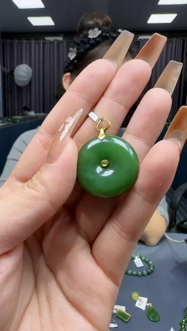 【闪购商品】和田玉挂件18K金镶嵌1