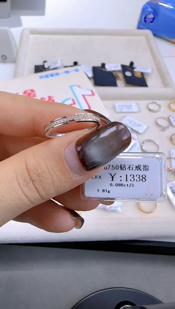 【闪购商品】钻石戒指/指环18K金镶嵌120800