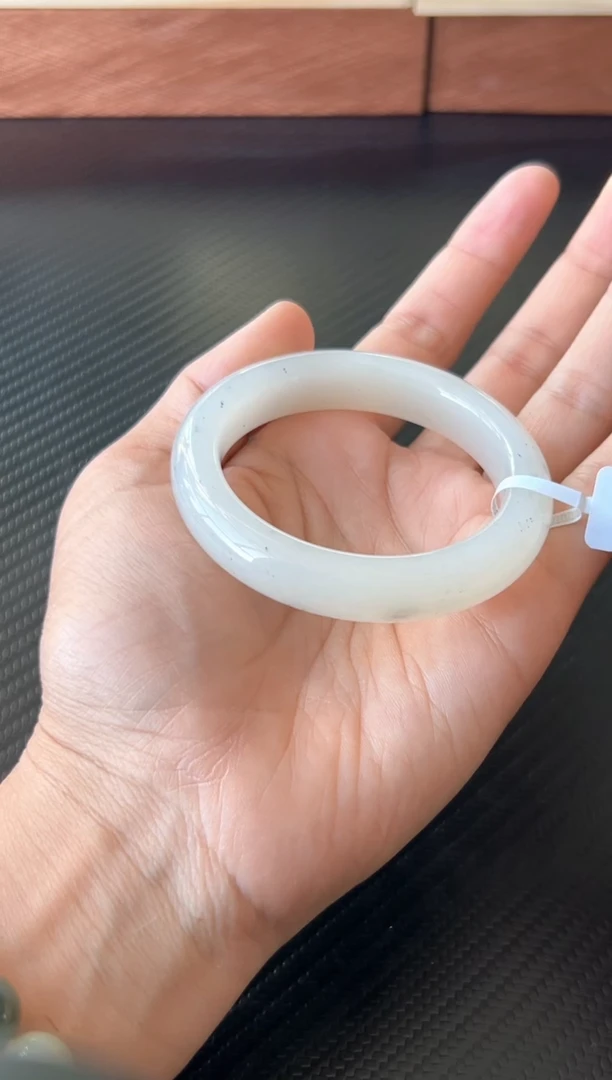 未镶嵌手镯和田玉黑山微色差53Mj