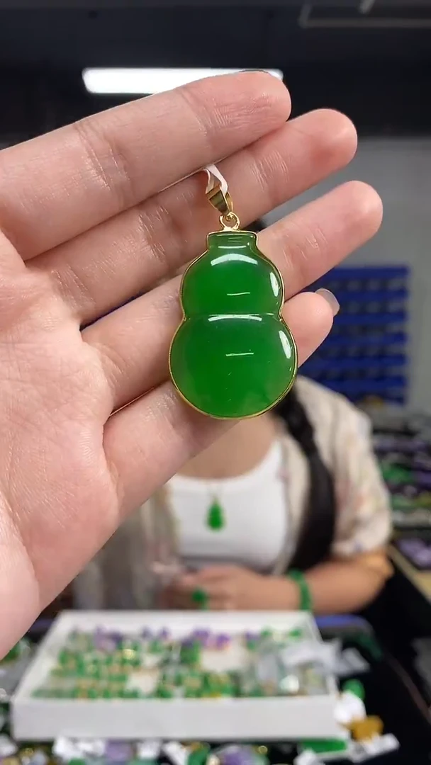 颈饰未镶嵌翡翠多样性发其一颜色微差