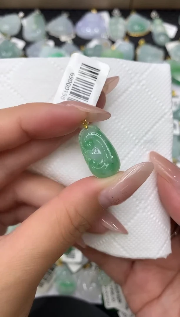 颈饰18K金镶嵌翡翠1111111111