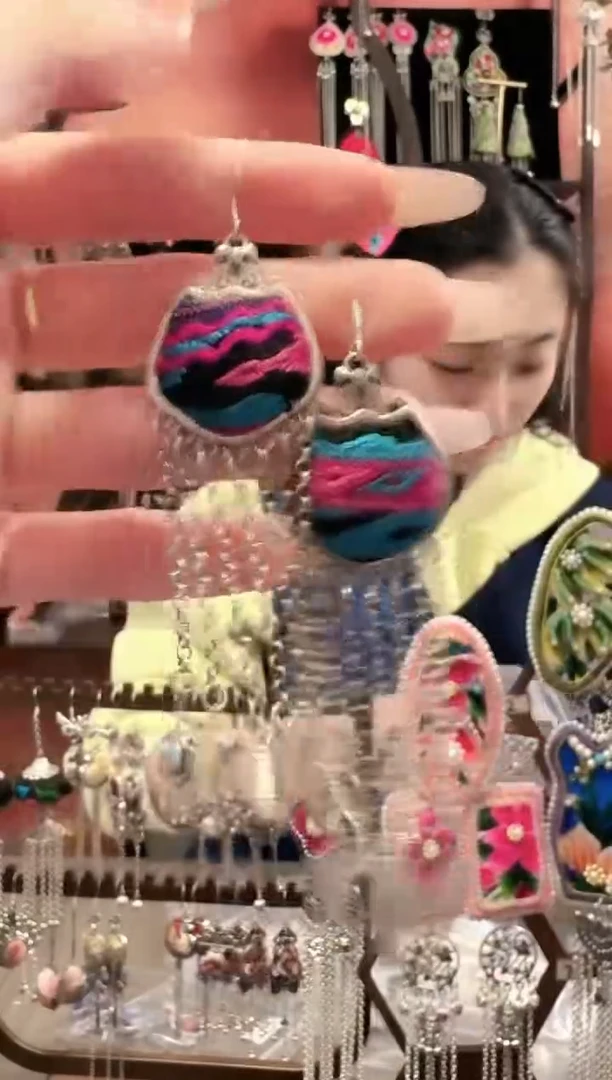 织绣云织谣民族风精美饰品 56