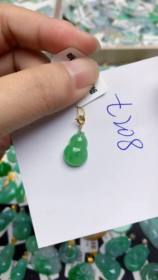 翡翠18K金镶嵌颈饰11111111