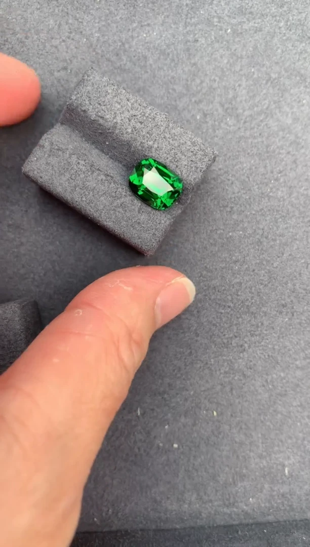 【闪购商品】石榴石（沙弗莱）裸石未镶嵌3.5ct沙弗莱