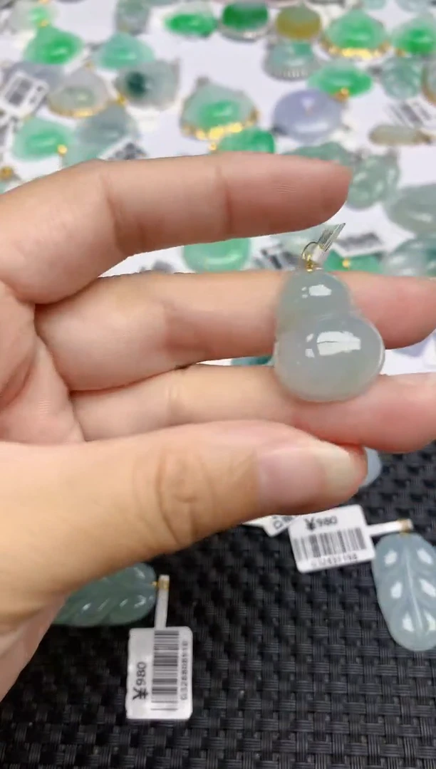 翡翠18K金镶嵌颈饰天然翡翠A货