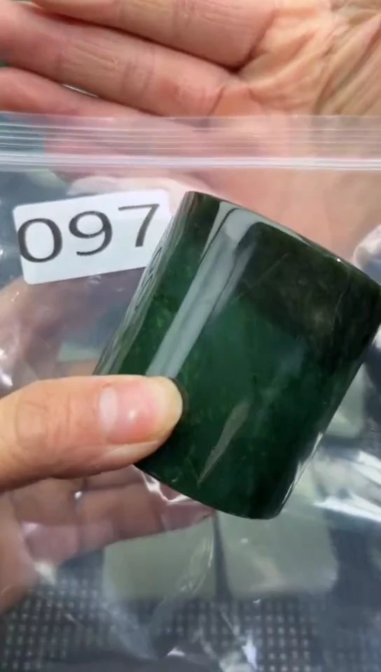 未镶嵌和田玉珠宝半成品镯芯