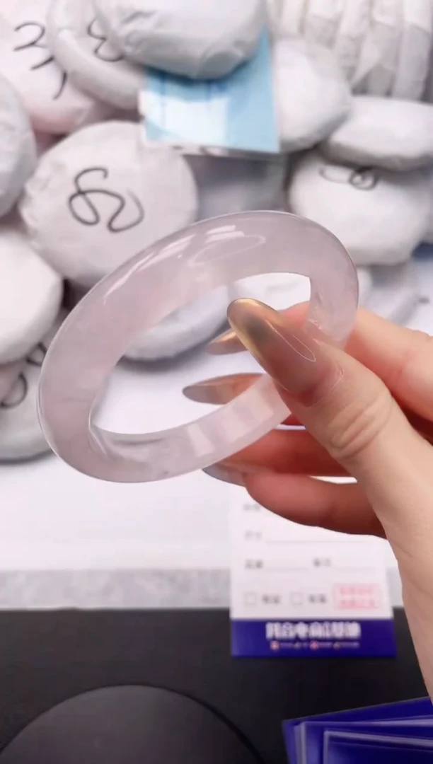 【闪购商品】石英质玉手镯未镶嵌7K115-56